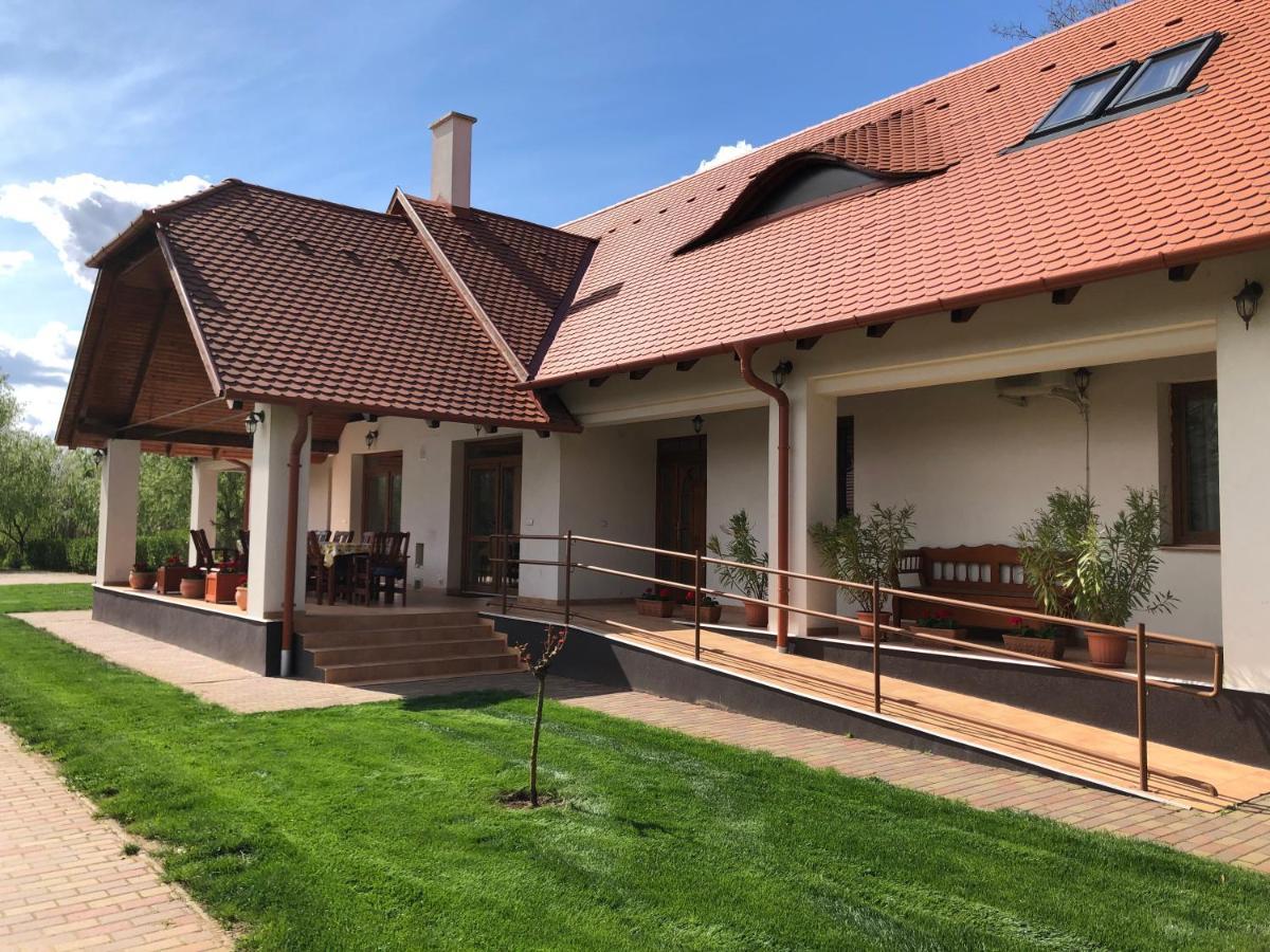 Kiscsere Vendégház Kallosemjen Exterior foto